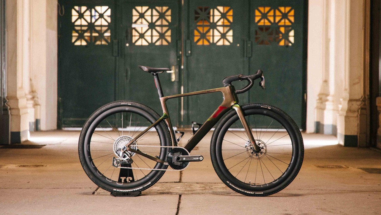 Racemax² Italia mit Red XPLR in Smeraldo